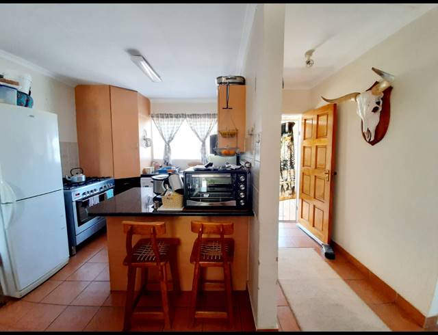 3 BEDROOM TOWNHOUSE FOR SALE IN SASOLBURG EXT 11